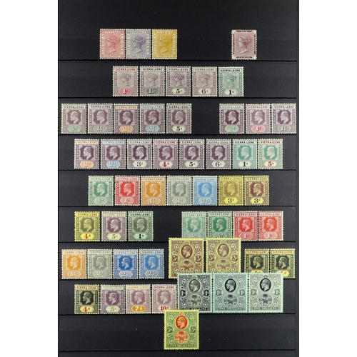 993 - SIERRA LEONE 1884 - 1961 MINT COLLECTION on a stock page (+/- 95 stamps)
Lot 993 
[a]