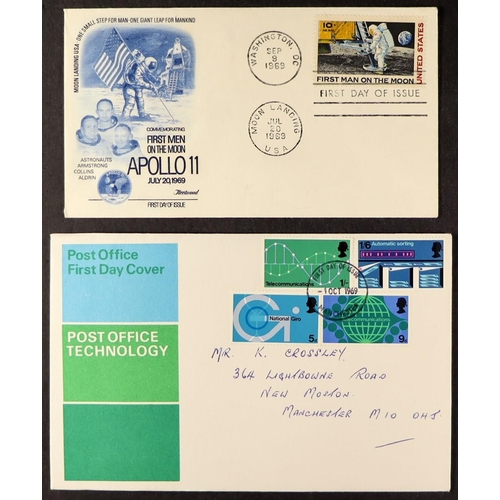 1412 - GB.ELIZABETH II 1960s  -1990s COLLECTIONS comprising of approximately 430 First Day Covers, 250 PHQ ... 