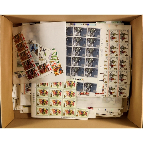 1421 - GB.ELIZABETH II 1970s - 1980s SHEETS part sheets, blocks, strips, pairs and a few single stamps. Man... 