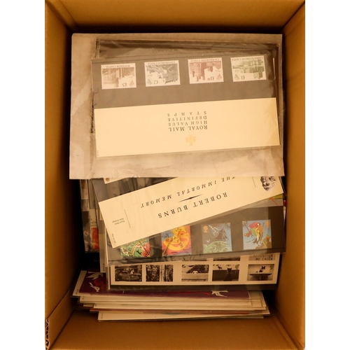 1429 - GB.ELIZABETH II 1970s to 2003 COMMEMORATIVE PRESENTATION PACKS. Good range, some duplication. Pre-Oc... 