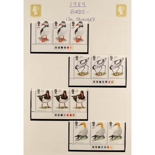 1431 - GB.ELIZABETH II 1971 - 1989 TRAFFIC LIGHT PAIRS and some gutter pairs. Many in strips / part blocks ... 