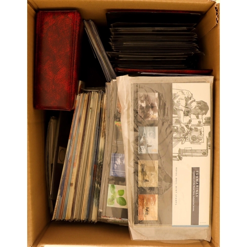 1450 - GB.ELIZABETH II 1979 - 2002 PRESENTATION PACKS. Loose and in binders, some duplication. Pre-October ... 