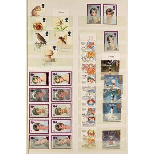 1453 - GB.ELIZABETH II 1980s - 2000s COMMEMORATIVE STAMP SETS. Never hinged mint stamps in three albums. Go... 