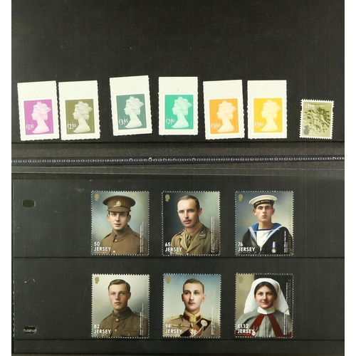 1457 - GB.ELIZABETH II 1990 - 2020 PRESENTATION PACKS in five albums. Also includes some definitive packs a... 