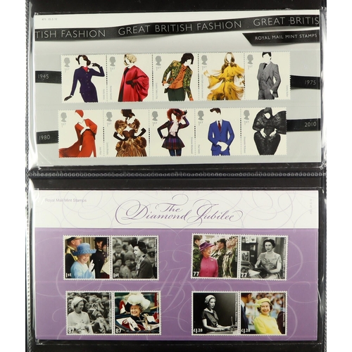 1462 - GB.ELIZABETH II 2002 - 2012 COMMEMORATIVE PRESENTATION PACKS. A near complete run with 'Coastlines' ... 