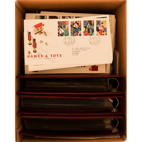 1475 - GB.ELIZABETH II CHARITY LOT - 1960s to 2006. Approximately 1100 covers. A big thank you to all our c... 