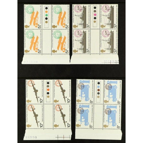 1509 - GB.ELIZABETH II TRAFFIC LIGHT BLOCKS AND GUTTER PAIRS with some traffic light gutter pairs, a few si... 