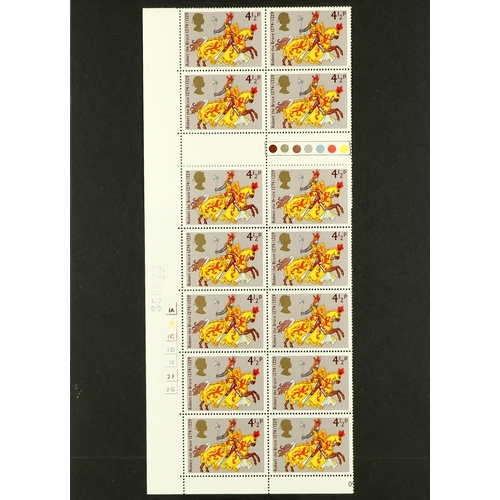 1509 - GB.ELIZABETH II TRAFFIC LIGHT BLOCKS AND GUTTER PAIRS with some traffic light gutter pairs, a few si... 