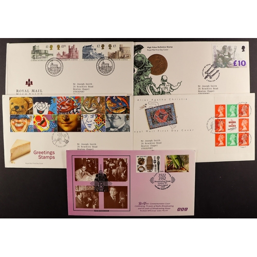 1541 - GB.FIRST DAY COVERS 1967 - 1989 selection in a box. A clean lot with some unaddressed covers from th... 