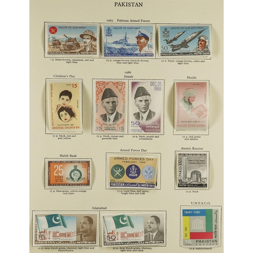 51 - COMMONWEALTH - BRITISH MIDDLE EAST & ASIA MINT / NEVER HINGED MINT COLLECTION in album, spans 1952 t... 