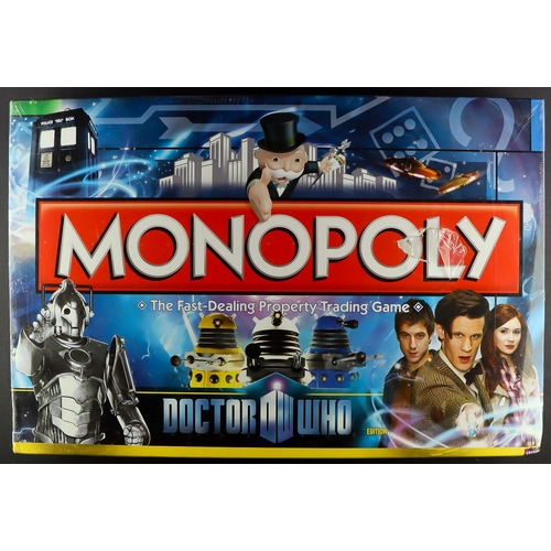 59 - DR WHO - BOARD GAMES AND PUZZLES. Includes 'Dr Who' by Strawberry Fayre, Monopoly - Dr Who ed (seale... 