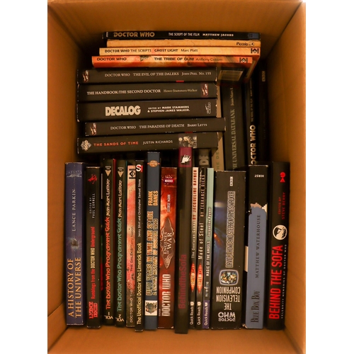 60 - DR WHO - BOOK COLLECTION. Includes scripts, encyclopedias, behind the scenes, graphic novels, guides... 