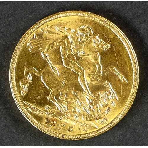 124 - GOLD SOVEREIGN 1925 with 'S' (Sydney) mint mark. Lot 124 [c]