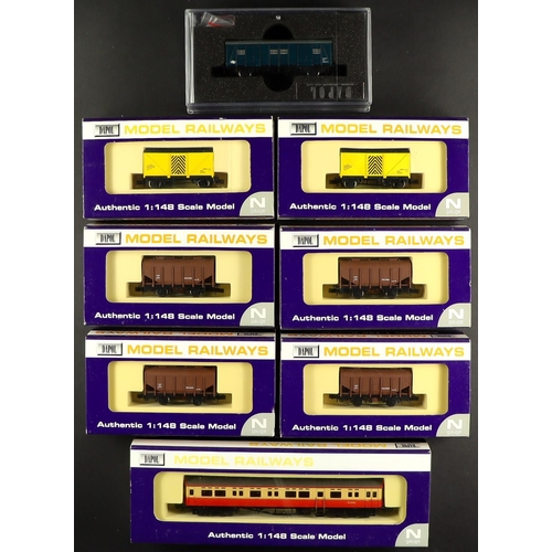 155 - N GAUGE DAPOL ROLLING STOCK. LMS Bulk Grain x4, Shirebrook Breakdown Packing Van x2, CCT VAN 525145 ... 