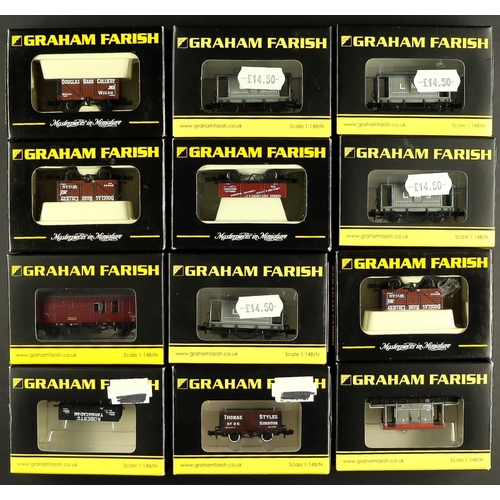 157 - N GAUGE GRAHAM FARISH BY BACHMANN COACHES AND ROLLING STOCK. Includes 901B Royal Mail, 845 Stainer V... 