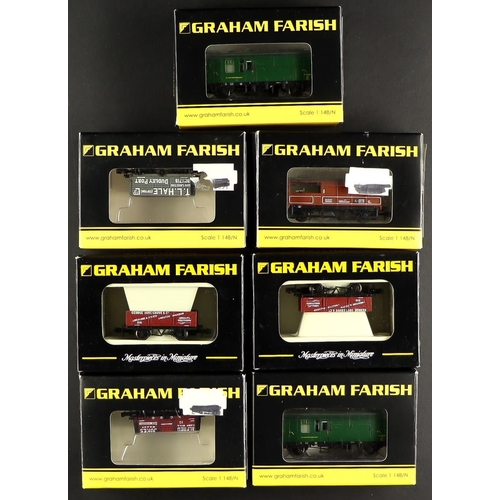 157 - N GAUGE GRAHAM FARISH BY BACHMANN COACHES AND ROLLING STOCK. Includes 901B Royal Mail, 845 Stainer V... 