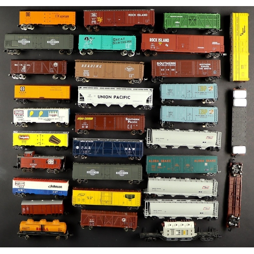 165 - N GAUGE ROLLING STOCK. A range of wagons. No manufacturer's stamps noted on based. (30) Lot 165 [c]