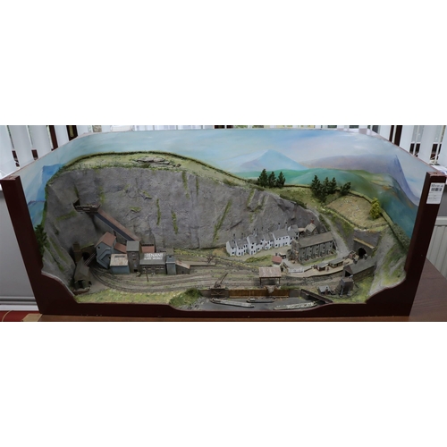 168 - N GAUGE TRACK LAYOUT - TRENANT SLATE WORKS. Delightful circular track which features the works, cott... 