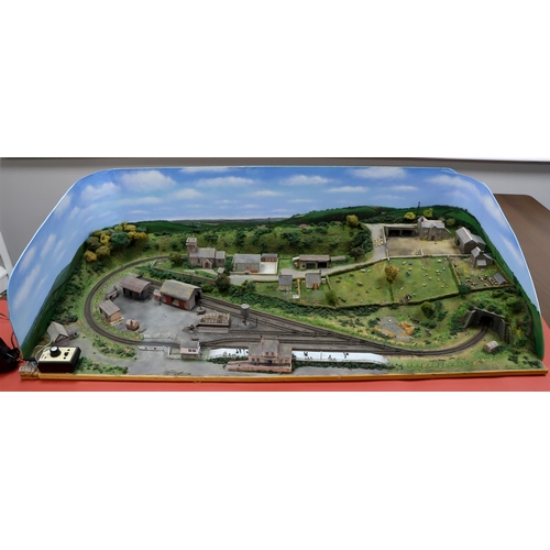 169 - N GAUGE TRACK LAYOUT - HAWTHORN ROAD. Circular track set in countryside and includes tunnel, farm, c... 