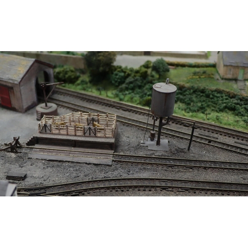 169 - N GAUGE TRACK LAYOUT - HAWTHORN ROAD. Circular track set in countryside and includes tunnel, farm, c... 