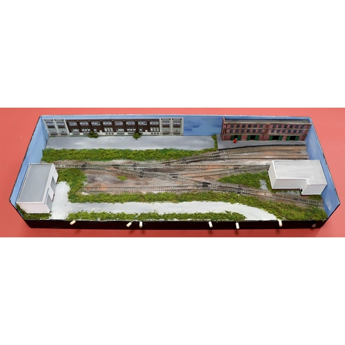 170 - N GAUGE TRACK LAYOUT. Small contained straight layout with warehouse and garage. Approximately 68 x ... 