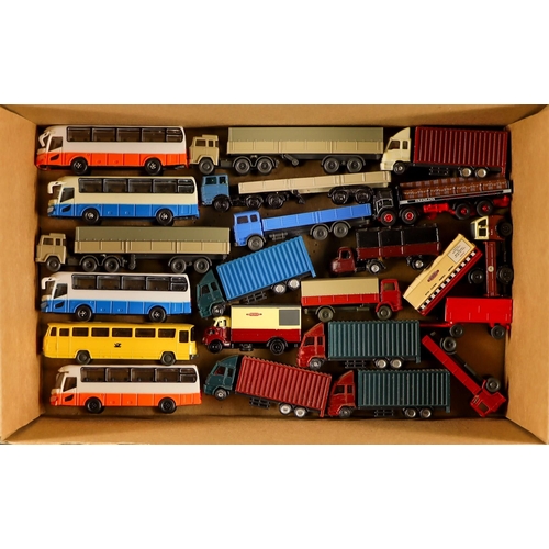 172 - N GAUGE VEHICLE SELECTION. A range of various vehicles, trailers, etc. 10 boxed, some empty boxes. (... 