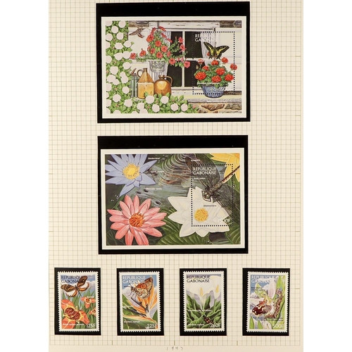 223 - FLOWERS 1950's-2000's GIGANTIC WORLD NEVER HINGED MINT COLLECTION in hingeless mounts in 43 albums, ... 