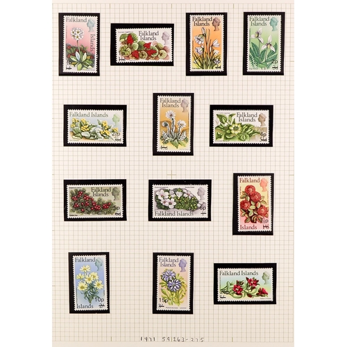 223 - FLOWERS 1950's-2000's GIGANTIC WORLD NEVER HINGED MINT COLLECTION in hingeless mounts in 43 albums, ... 