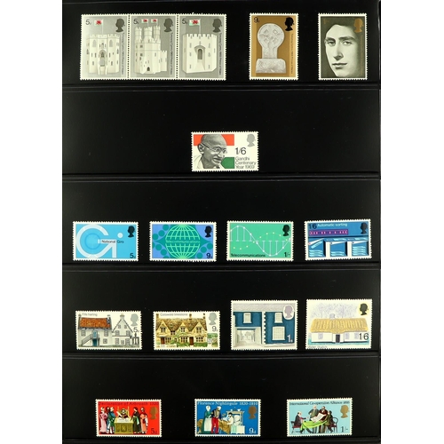 1594 - 1952-70 a basically complete never hinged mint collection, with all Wilding and Castle sets, inverte... 