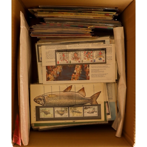 1605 - 1970s - 1990s COMMEMORATIVE PRESENTATION PACK SELECTION with miniature sheets and oddments. Face vac... 