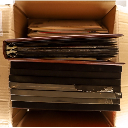 1629 - 1980's-1990's BOOKLETS, PRESENTATION PACKS & YEAR BOOKS Never hinged mint accumulation of booklets i... 