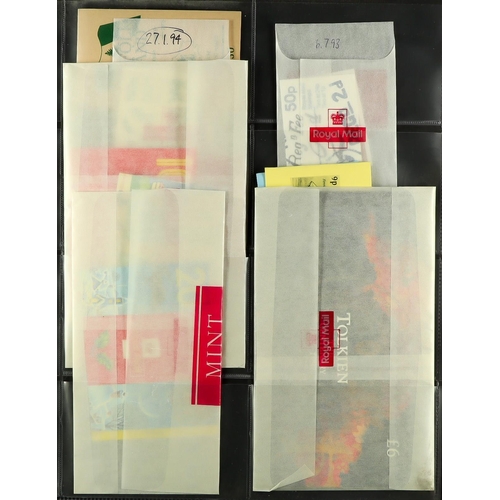 1629 - 1980's-1990's BOOKLETS, PRESENTATION PACKS & YEAR BOOKS Never hinged mint accumulation of booklets i... 