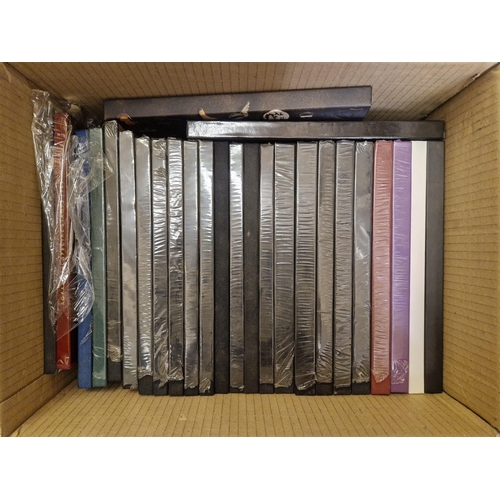 1634 - 1984-2009 YEAR BOOKS Complete run, containing superb never hinged mint issues, face value £515+ (26 ... 