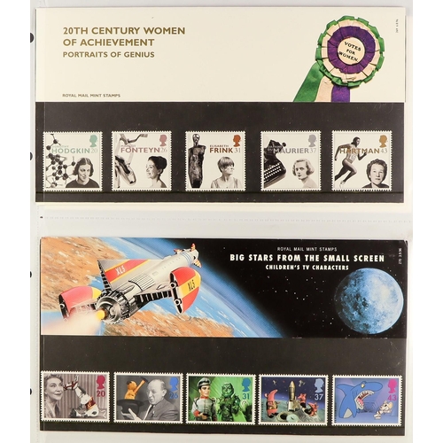 1640 - 1990-2015 PRESENTATION PACKS Collection in six albums, seems to be almost complete for the commemora... 