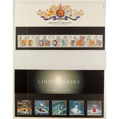 1640 - 1990-2015 PRESENTATION PACKS Collection in six albums, seems to be almost complete for the commemora... 