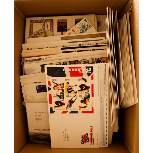 1730 - 1971 - 2017 collection in box. Mainly Royal Mail with typed addresses. (Approximately 750 covers) Lo... 