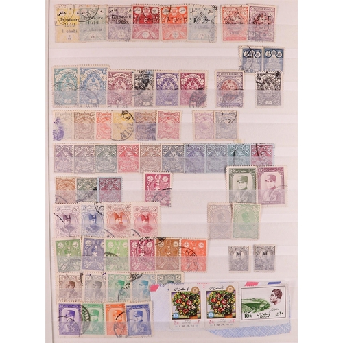 140 - COLLECTOR'S ESTATE Late 19th Century to 1990's mint & used stamps in over 40 albums & stockbooks, in... 