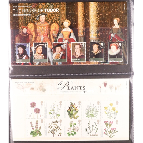 1525 - GB.ELIZABETH II 1981-2009 PRESENTATION PACKS in five albums, includes commemorative issues virtually... 