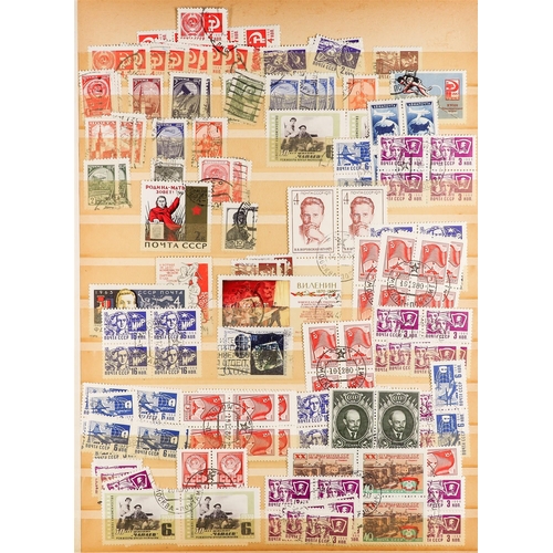 153 - 24 ALBUMS & STOCK BOOKS many 1000's mint & used stamps, all world. Lot 153 [b]