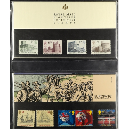 1532 - GB.ELIZABETH II 1989-2001 PRESENTATION PACKS in two albums, includes 1988 Castles set, 1993 £10 Brit... 