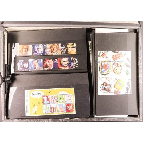 1545 - GB.ELIZABETH II 2000's-2010's NEVER HINGED MINT ISSUES on stock cards, includes complete set & mini-... 