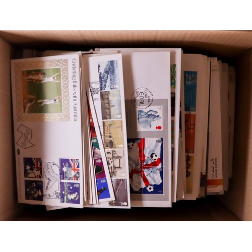 1621 - GB.FIRST DAY COVERS 1970's-2010's COLLECTION in four albums and loose in box, includes 2012 Olympic ... 