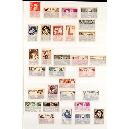 506 - FRANCE 1930 - 1946 NEVER HINGED MINT COLLECTION on protective pages, sets, Red Cross issues, Postage... 