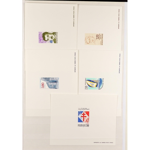 521 - FRANCE 1985 - 1990 EPREUVES DE LUXE collection of 44 items incl 1985 Victory set, Appeal a la resist... 