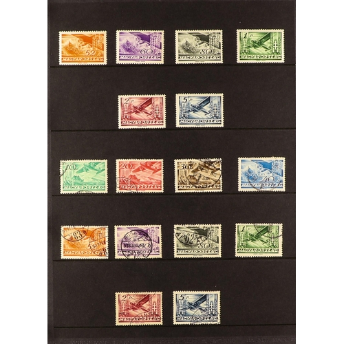 650 - HUNGARY 1918 - 1938 COLLECTION of approx 900 mint & used stamps (often 1 of each) plus a few miniatu... 