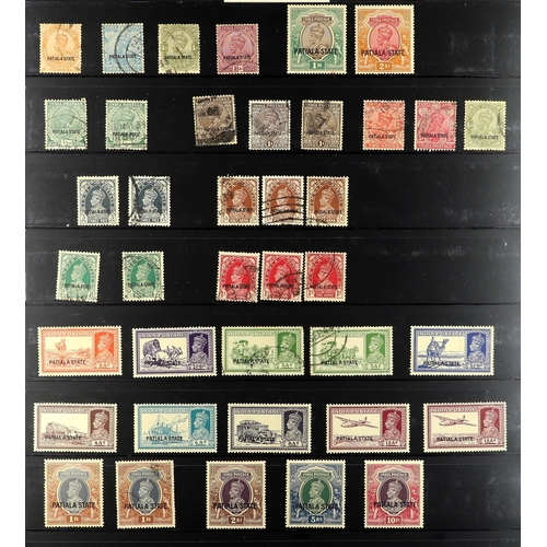 686 - INDIAN CONVENTION STATES PATIALA 1884 - 1946 mint and used on protective pages (approx 750 stamps) L... 