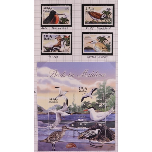 83 - BIRDS 1940's-2010's world collection written up in 22 albums, includes loads of complete sets, mini-... 