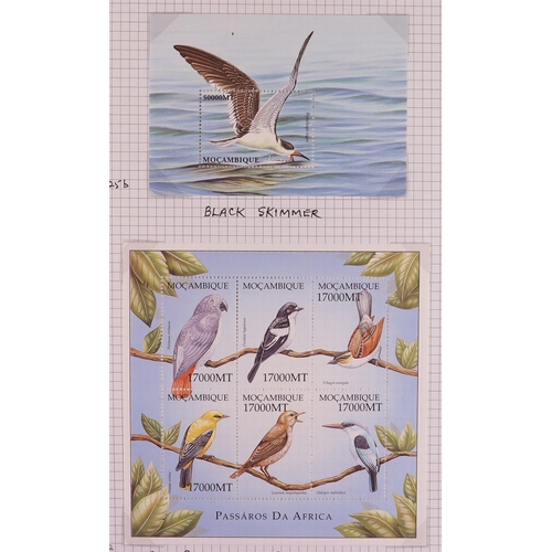 83 - BIRDS 1940's-2010's world collection written up in 22 albums, includes loads of complete sets, mini-... 