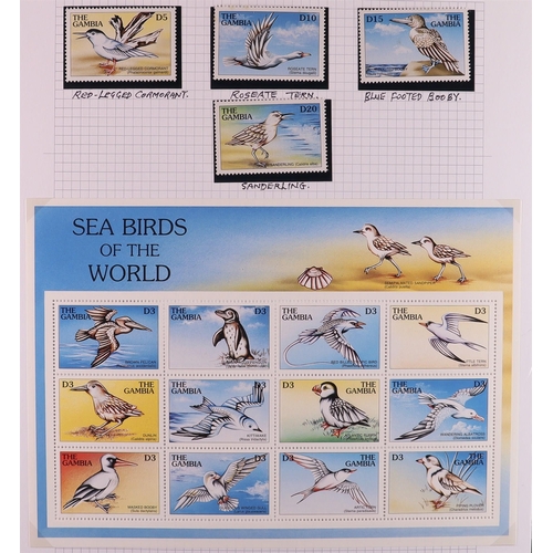 83 - BIRDS 1940's-2010's world collection written up in 22 albums, includes loads of complete sets, mini-... 