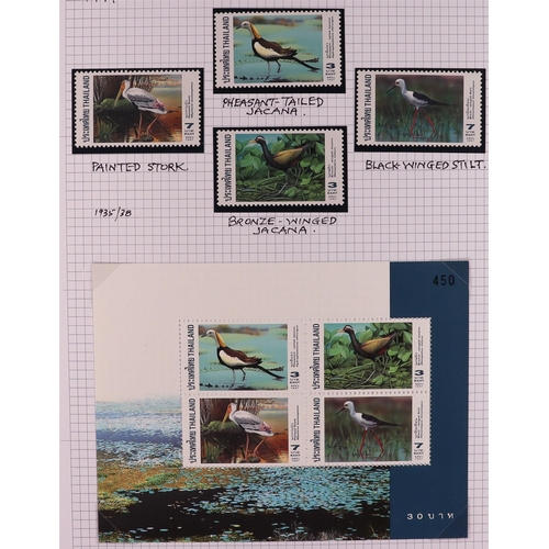 83 - BIRDS 1940's-2010's world collection written up in 22 albums, includes loads of complete sets, mini-... 